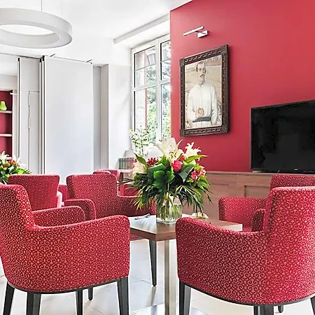 Hotel-cafe Du Trinquet ホテル