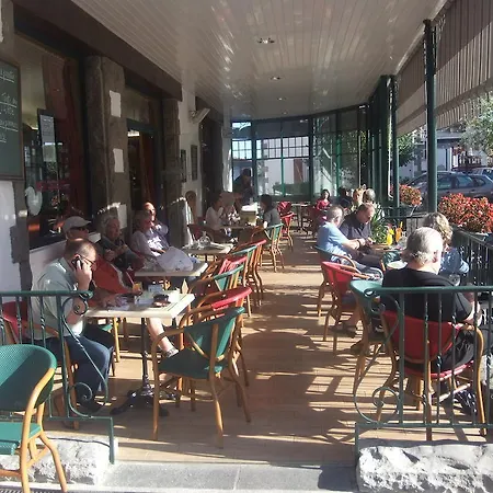 Hotel-cafe Du Trinquet كامبو-لي-بان