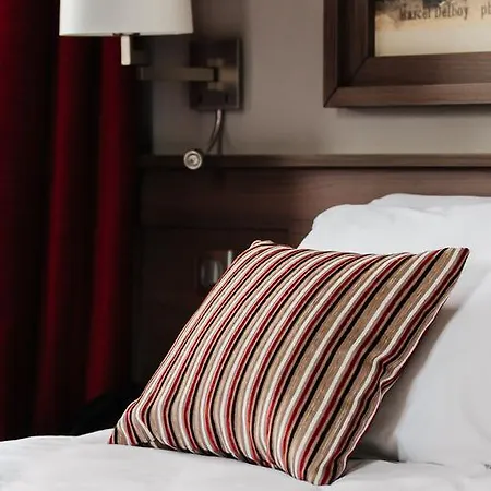 Hotel-cafe Du Trinquet كامبو-لي-بان