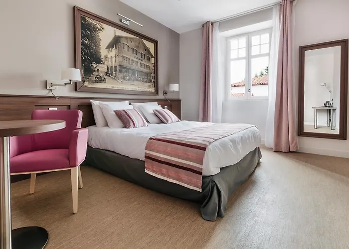 Hotel Hotel-café Du Trinquet Cambo-les-Bains